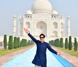 Yasmany en el Taj Mahal, India